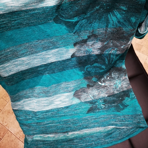 Vanity Teal Striped Floral Burnout Short Roll Cuff Sleeve Top Sz M - Picture 4 of 8